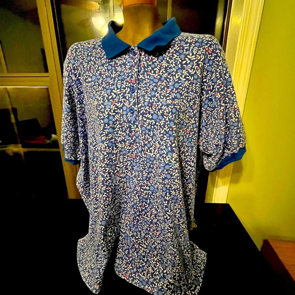 Bundle of 2 1X tops: 1 short-sleeved polo, 1 3/4 sleeve silky blouse